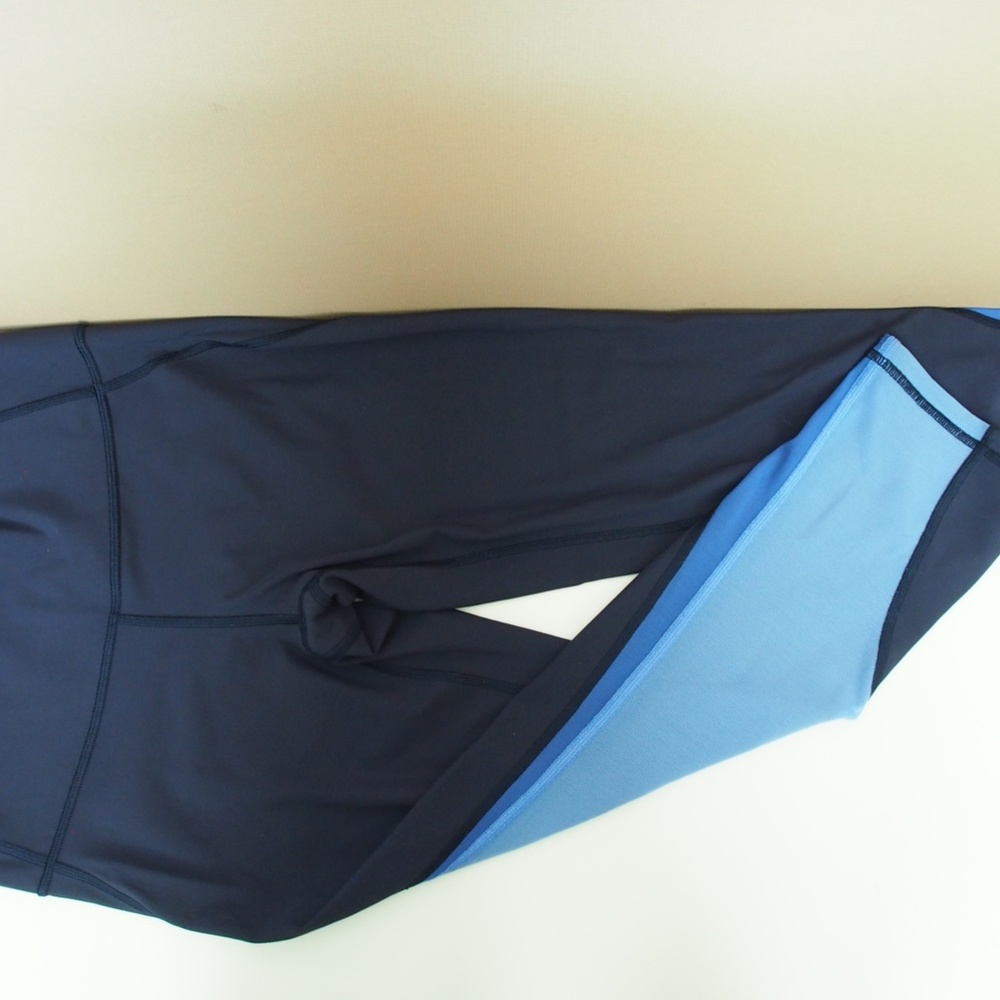 Lululemon Legging. Mix Mesh Blue Contrast Crop Legging Size 6